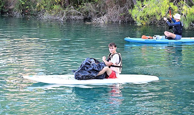 ANTALYA - Baraj gölünde 300 kilo plastik atık topladılar