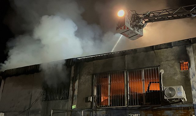 Antalya'da, sanayi sitesinde yangın; 3 iş yeri ile 3 otomobil kullanılamaz hale geldi