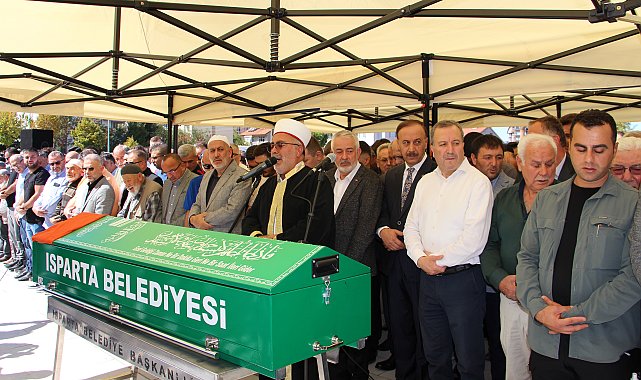 Belediye başkanının yaşam savaşını kaybeden kızı, toprağa verildi