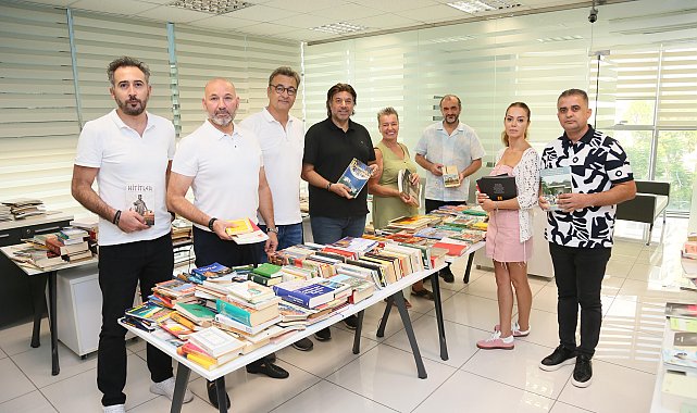 Deprem enkazında elinde kitapla bulunan rehberin 2 bin kitabı dağıtılıyor