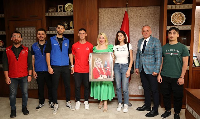 Olimpiyat madalyalı sporcudan rektöre ziyaret