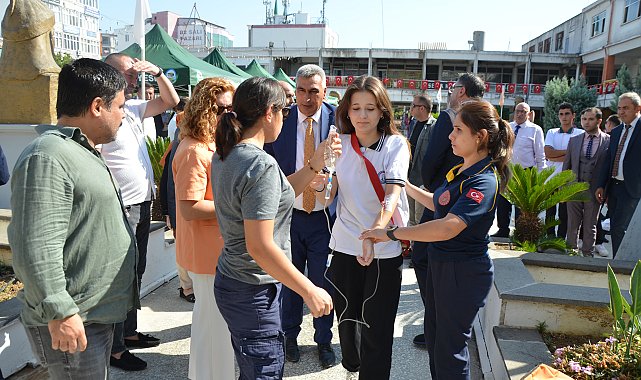 Törende fenalaşan öğrenci yere düşüp, başını çarptı