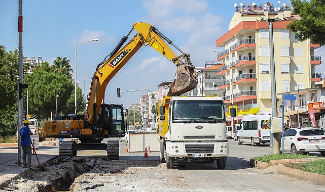 Yeniköy'de eskiyen içme suyu hattı yenileniyor