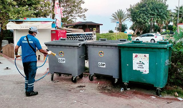Büyükşehir'in sinek timleri Alanya sokaklarında