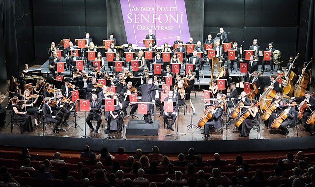 Coşkulu 'Cumhuriyet' konseri