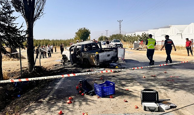 Motosiklet kamyonete çarptı: 2 ölü, 1 yaralı