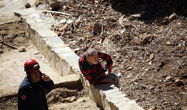 Düşürdüğü telefonu almak isterken indiği falezlerde yaralanıp, mahsur kaldı