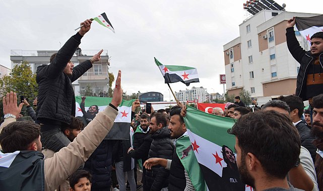 Antalya'da Suriyelilerden kutlama