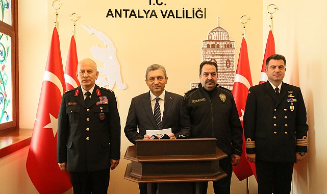 Antalya'da yılbaşı öncesi binlerce şişe ve litre kaçak alkol ele geçirildi