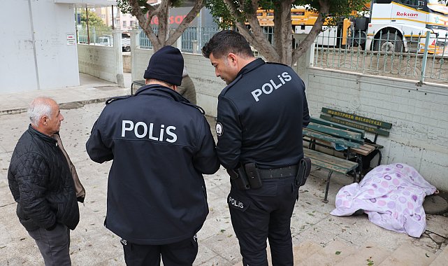 Sokakta yaşıyordu, cami avlusunda ölü bulundu