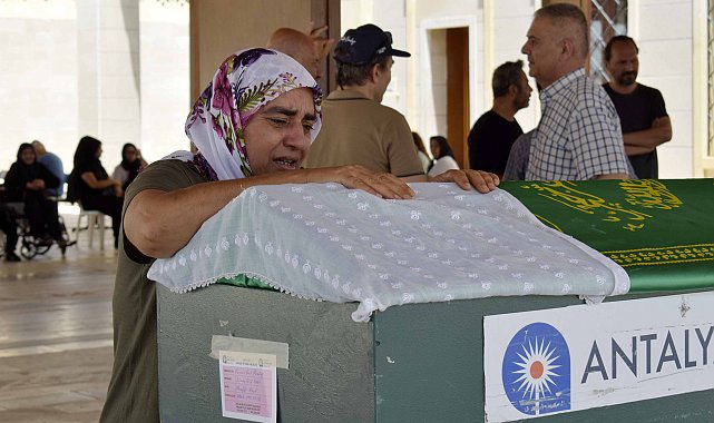 Erkek arkadaşının öldürdüğü Dilruba, annesinin yanına defnedildi