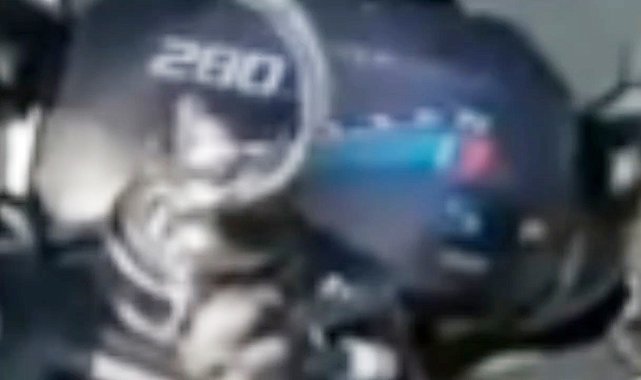 Saatte 280 kilometre hız yaptığı videoları paylaşan motosiklet sürücüsü yakalandı