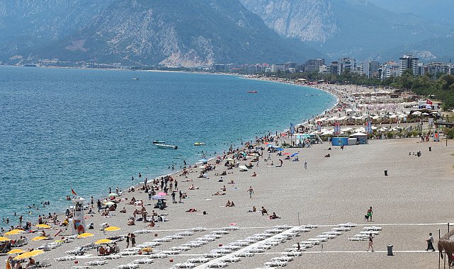 Antalya sahillerinde yoğunluk
