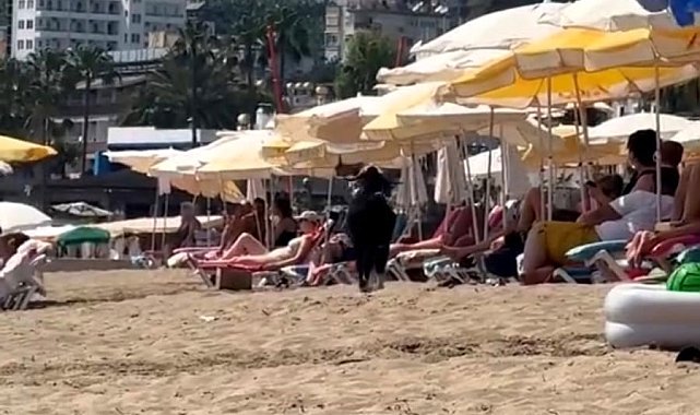 Antalya'da kaçan kurbanlık keçi, plaja girdi