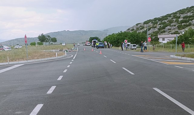 Antalya'da otomobil ile hafif ticari araç çarpıştı: 1 ölü, 3 yaralı