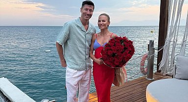 Polonyalı forvet Lewandowski ailesiyle Antalya'da tatilde