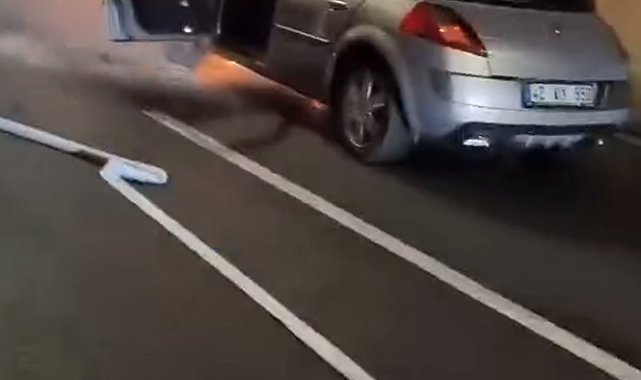 Tünelde yanan otomobil korkuttu