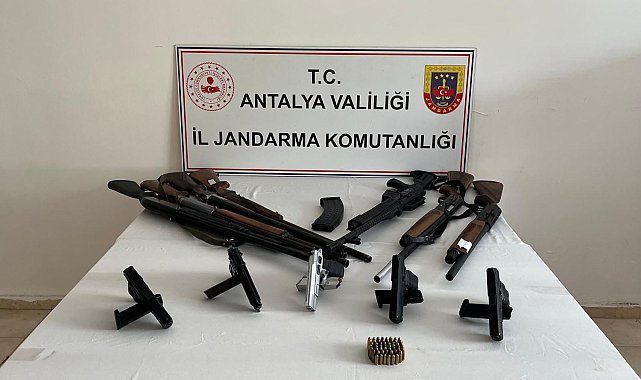 Serik'te kaçak silah operasyonu