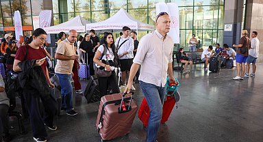 Antalya'da eğitim görecek üniversite öğrencilerine otogarda özel karşılama