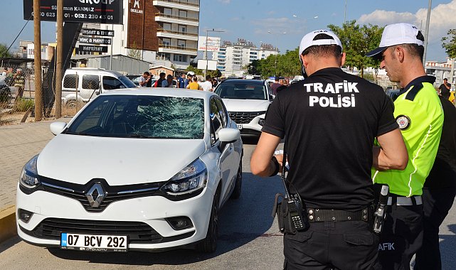 Baba ve oğlunun yaralandığı kaza kamerada