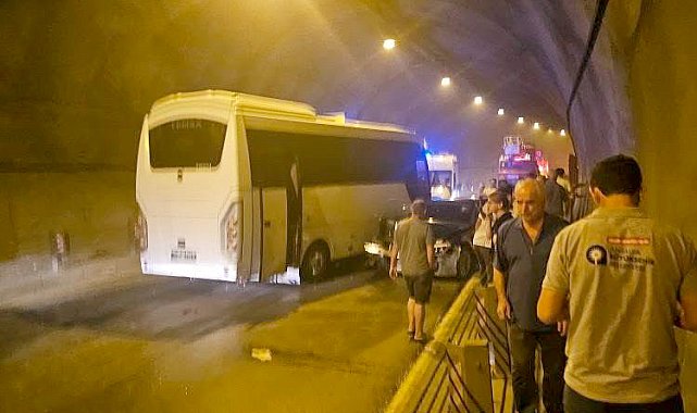 Tüneldeki zincirleme kazada 10 kişi yaralandı, trafik 3 saat kilitlendi