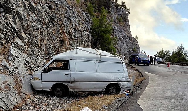 Yolcu otobüsüyle minibüs çarpıştı: 1 ölü, 1 yaralı