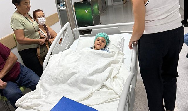 4 yaşındaki Mavi İmer'in parmağı, anaokulunun demir kapısına sıkışıp koptu