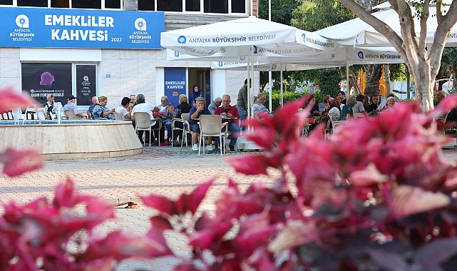 Alanya Emekli Kahvesi'ne emeklilerden tam not