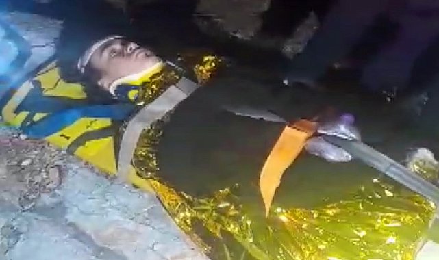 Alanya'da kayalık alanda mahsur kalan 2 çocuk kurtarıldı