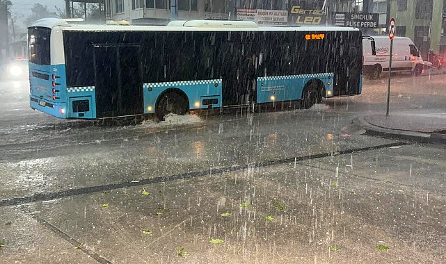 Antalya'da sağanak ve dolu hayatı felç etti