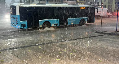 Antalya'da sağanak ve dolu hayatı felç etti