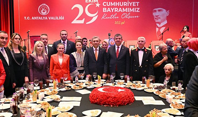 Cumhuriyetin 102'nci yılı resepsiyonla kutlandı