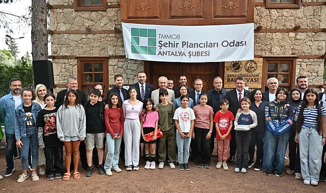 Dokumapark'ta çocukların gelecek şehir hayalleri tuvallere yansıdı