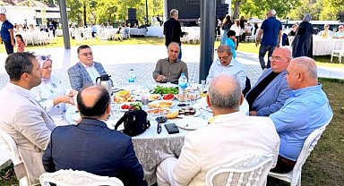 Eğitim-Bir-Sen üyeleri Kahvaltıda bir araya geldi