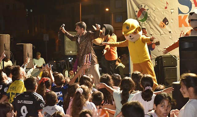 Karşıyaka ve Esentepe'de 'Sahne Kepez' coşkusu