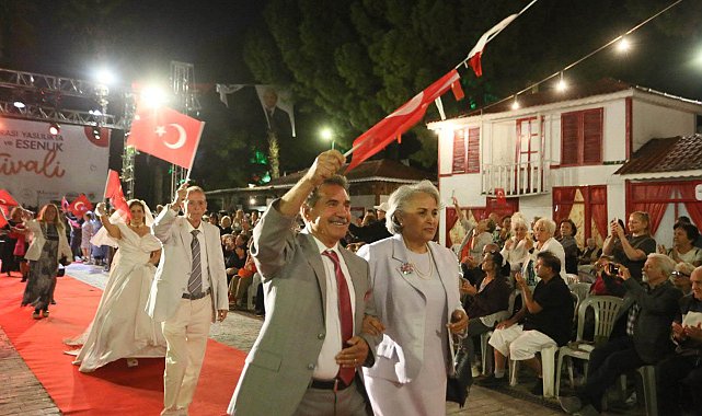 Kepez'de 'Zamana Meydan Okuyan' defile
