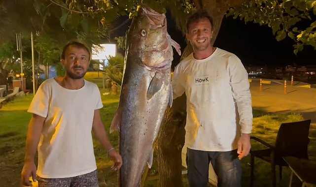 Oltayla 60 kiloluk balık yakalayıp, gelirini kimsesiz çocuklara bağışladılar