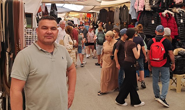 Pazarda turist yoğunluğu