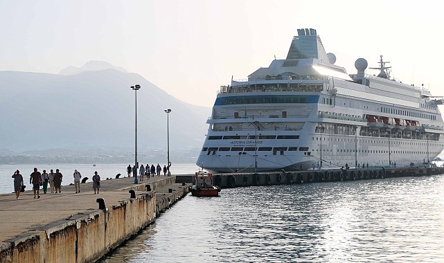 Rus turistler kruvaziyerle geldi