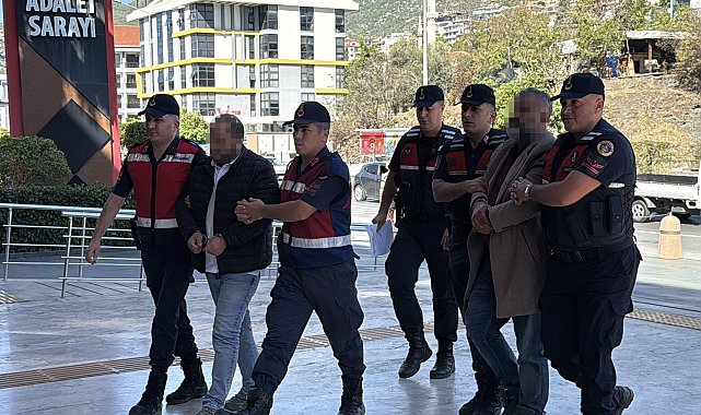 Sahte kimlikle başkasına ait 1,5 milyon avroluk arsayı satan 6 şüpheliden 5'i tutuklandı