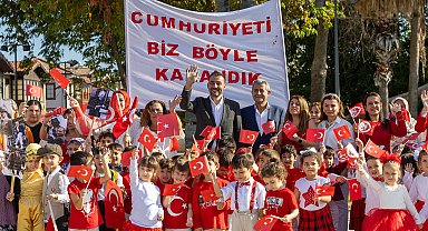 Side sokaklarında Cumhuriyet sevinci
