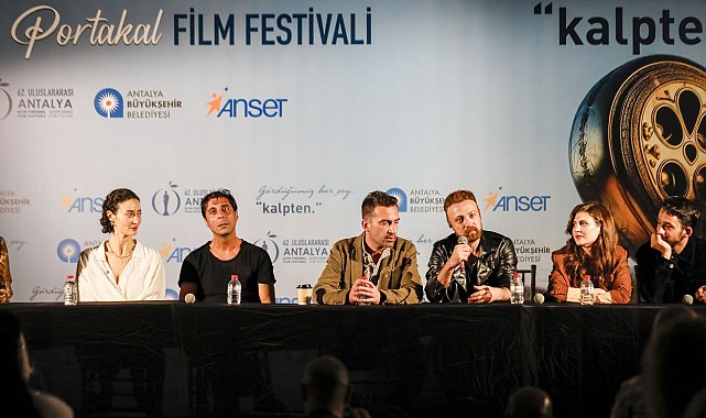 Tiyatrodan beyaz perdeye uzanan 'Barselo' Altın Portakal'da izleyiciyle buluştu