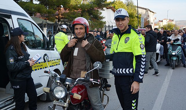 'Kaskın Varsa Şansın da Var' projesi kapsamında sürücülere kask dağıtıldı