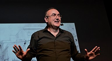 Kepez Forum'da Sunay Akın ile 'Aslanlı Yol' söyleşisi