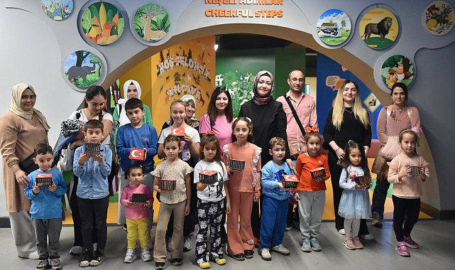 Kepez'in miniklerinden Atatürk'e sevgi dolu izler