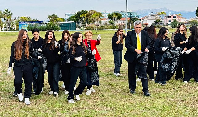 Öğrenci ve mahalleli çevre temizliği yaptı