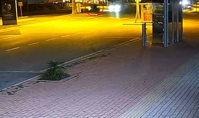 Otomobilin çarptığı motosikletli hayatını kaybetti