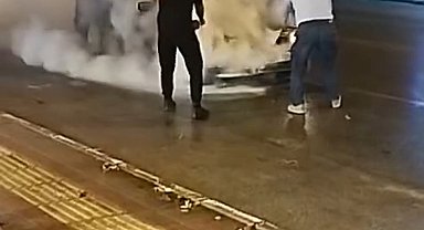 Seyir halindeki otomobil yandı