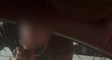 Trafikte otomobilin camını yumruklayan sürücüye ev hapsi