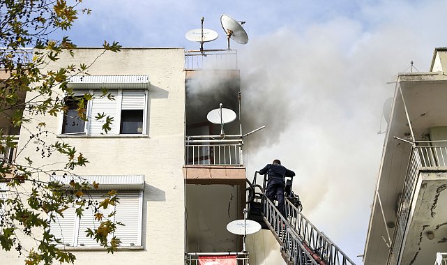 Yangın çıkan daire kullanılamaz hale geldi